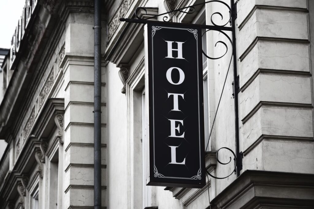 hotel   x